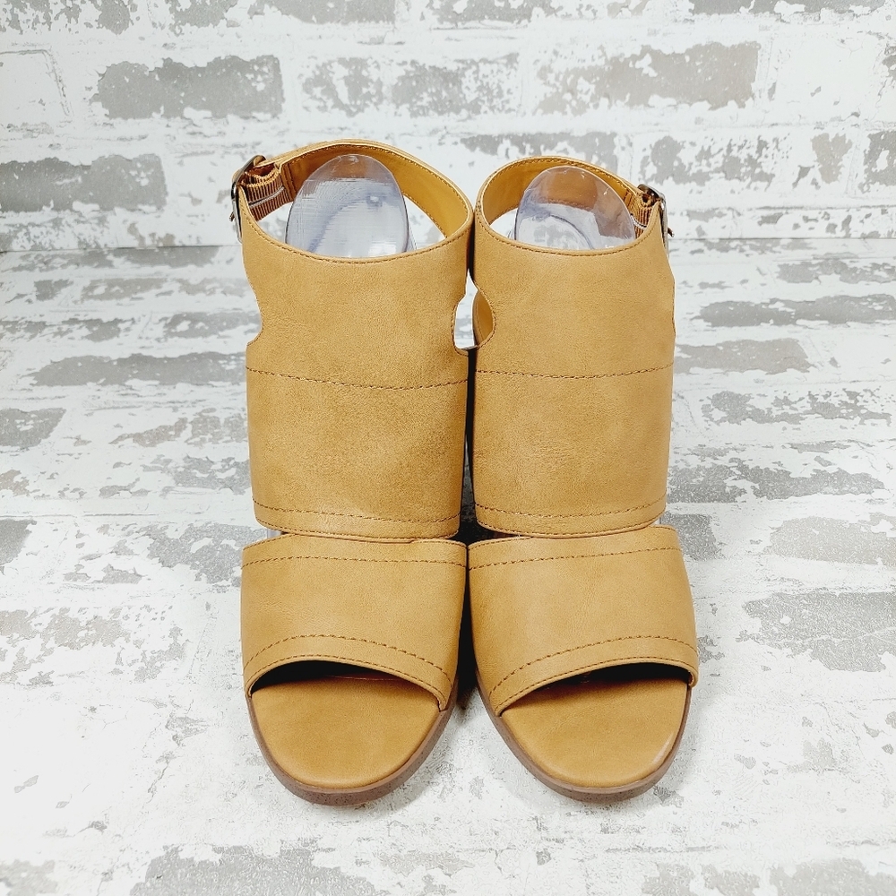 Dolce Vita Tan Open-Toe Block Heel Sandals - Picture 3 of 12